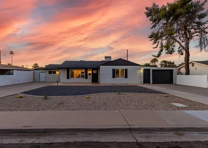 New Midtown Studio With Full Kitchen