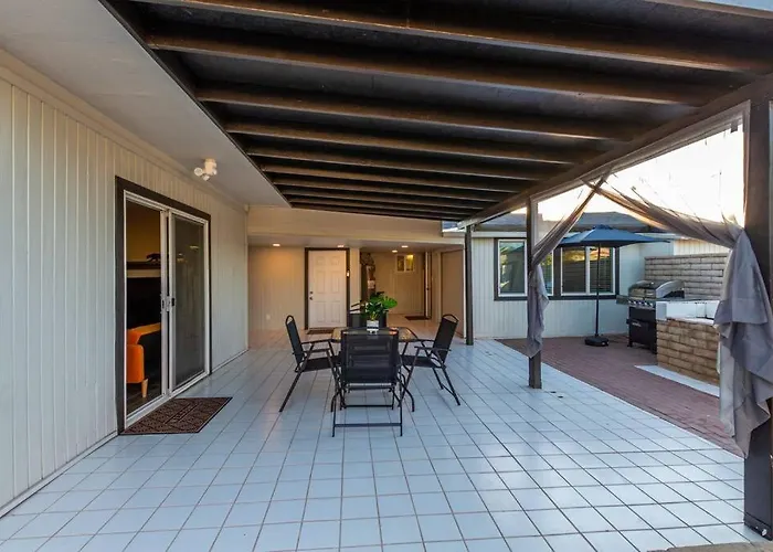 New Midtown Studio With Full Kitchen