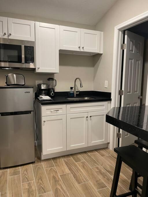 New Midtown With Full Kitchen Appartement