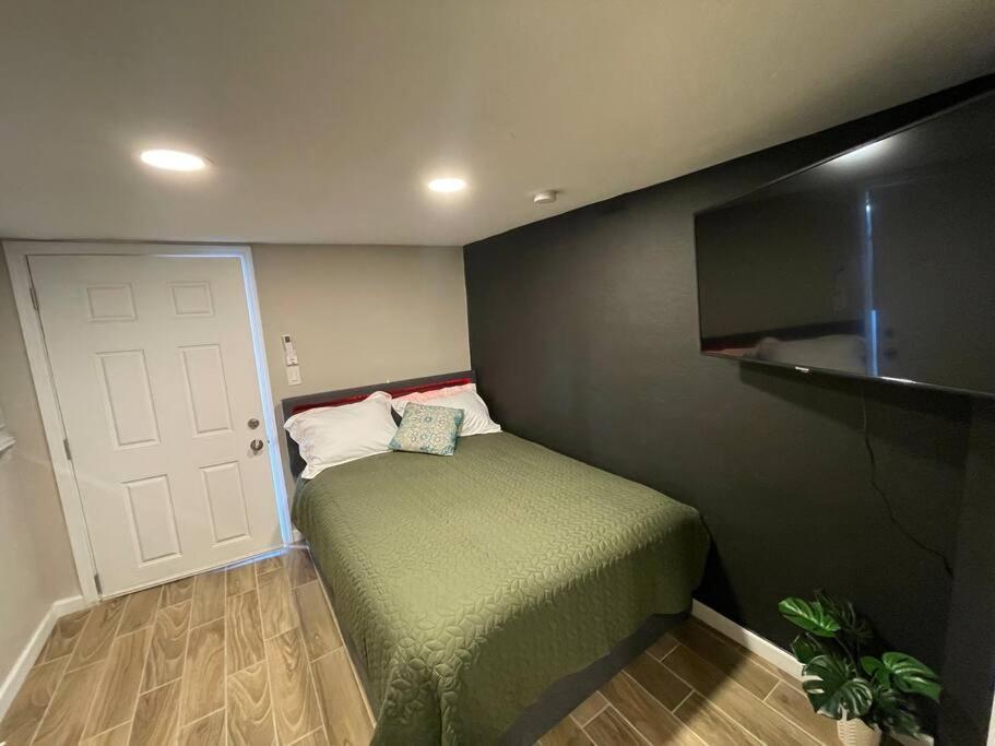 New Midtown With Full Kitchen *